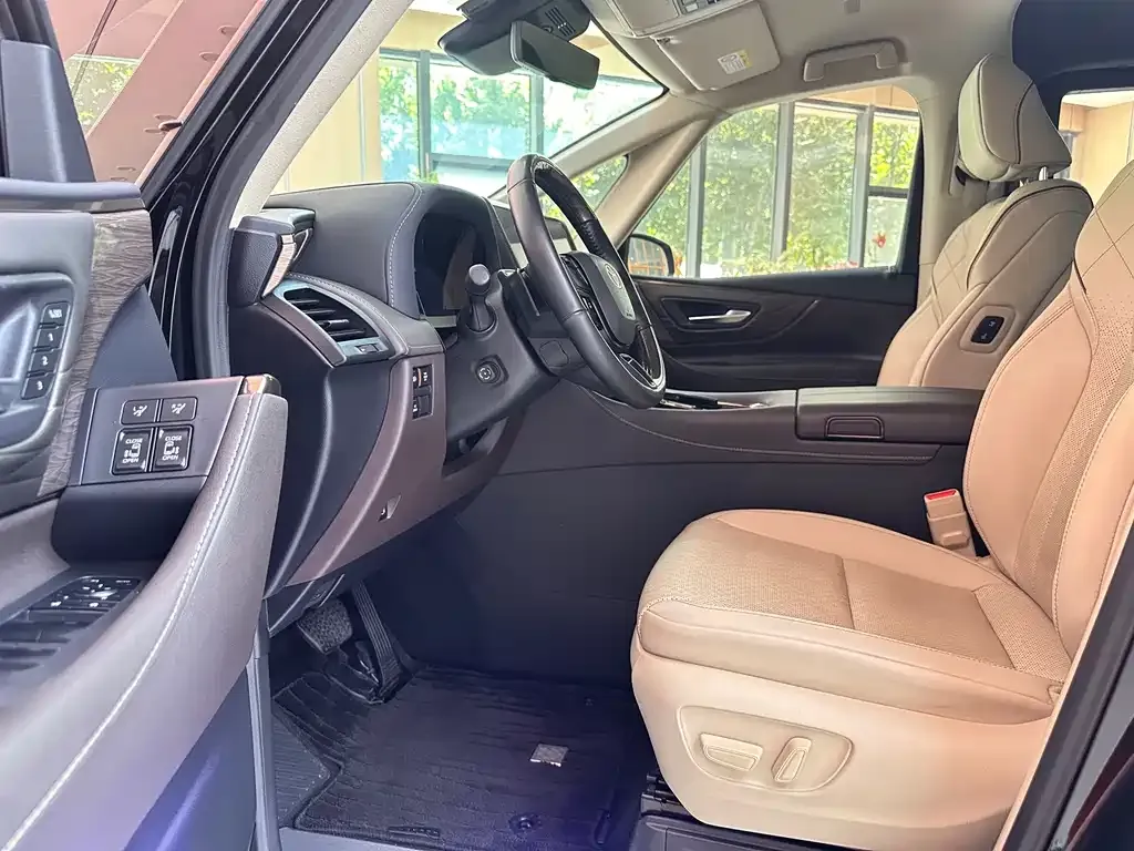 Toyota Alphard — фото 9
