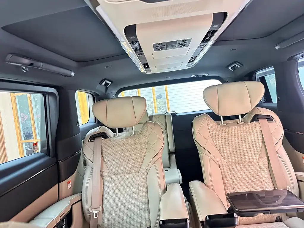 Toyota Alphard — фото 6