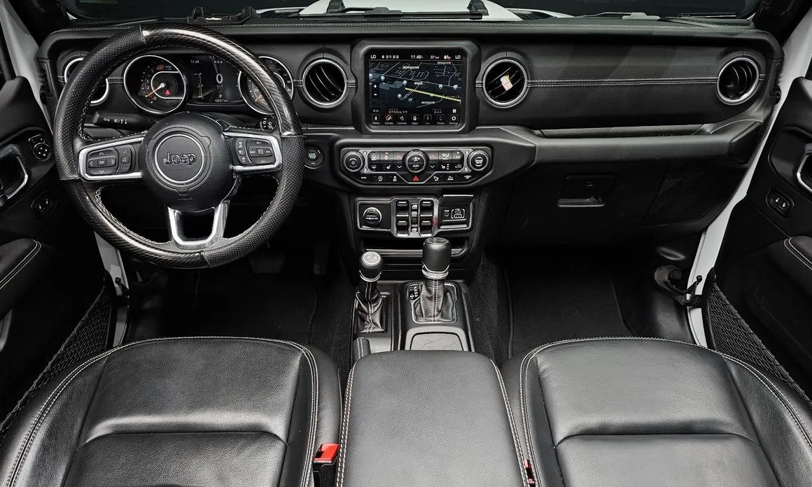 Jeep Wrangler — фото 10