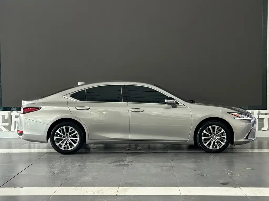 Lexus ES — фото 4