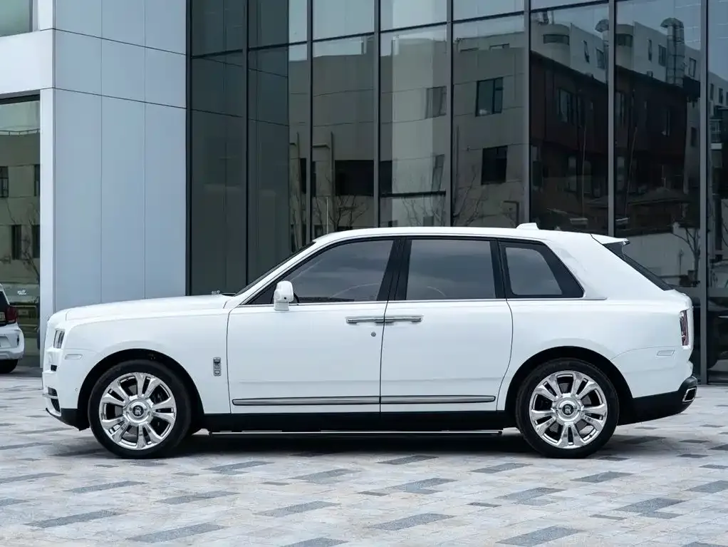 Rolls-Royce Cullinan — фото 10