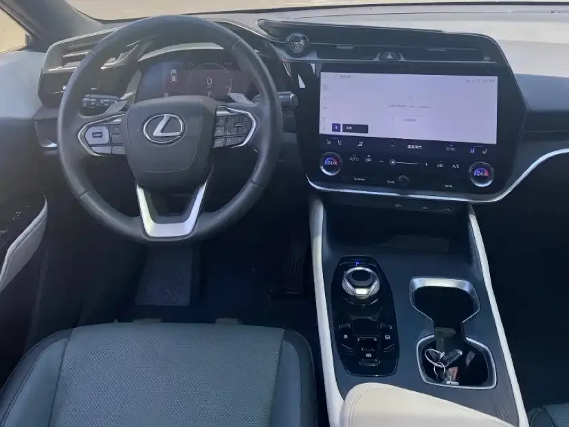 Lexus RZ — фото 2