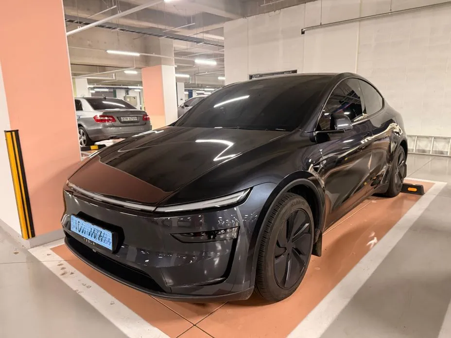 Tesla Model Y — фото 1