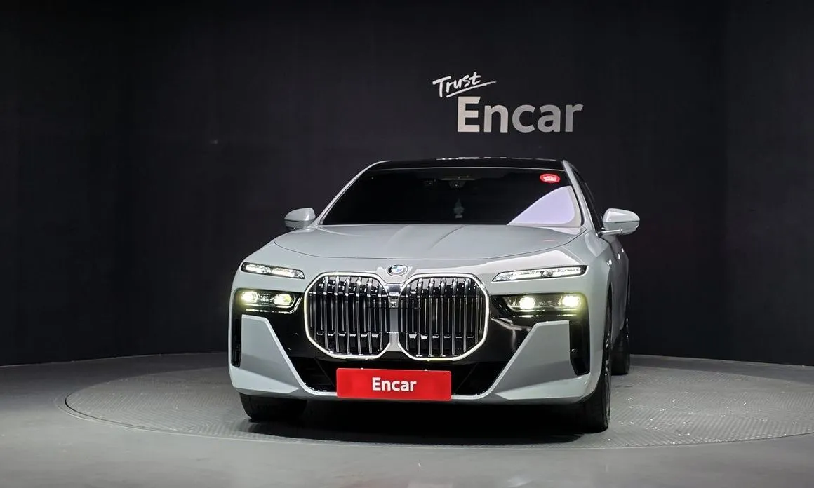 BMW 7-Series — фото 6