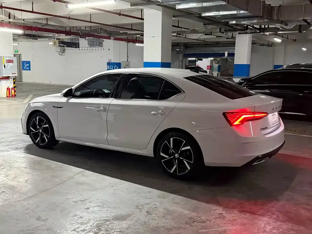 Skoda Octavia — фото 8