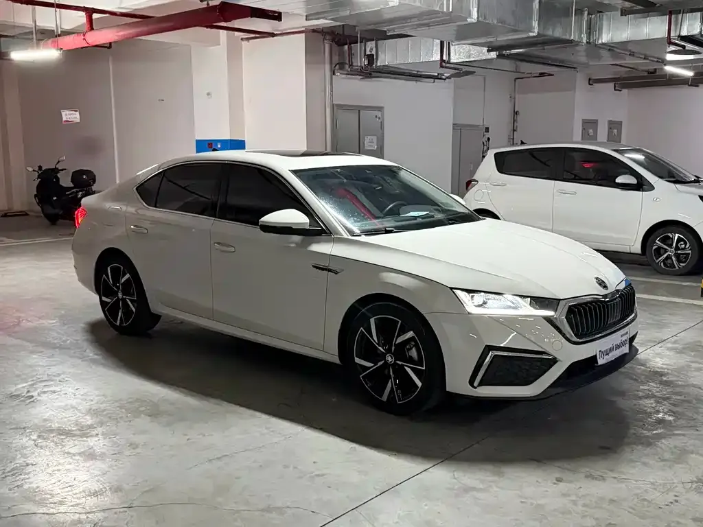 Skoda Octavia — фото 5