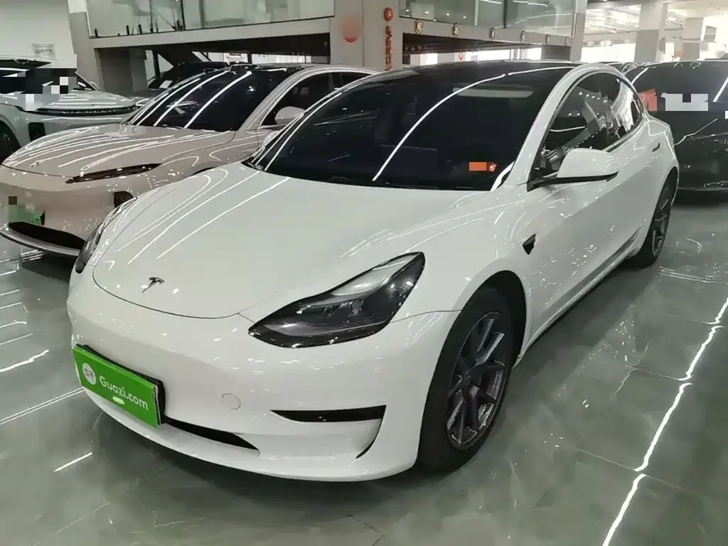 Tesla Model 3 — фото 1