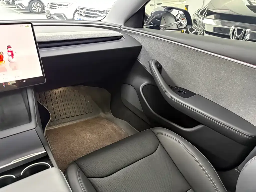 Tesla Model 3 — фото 10
