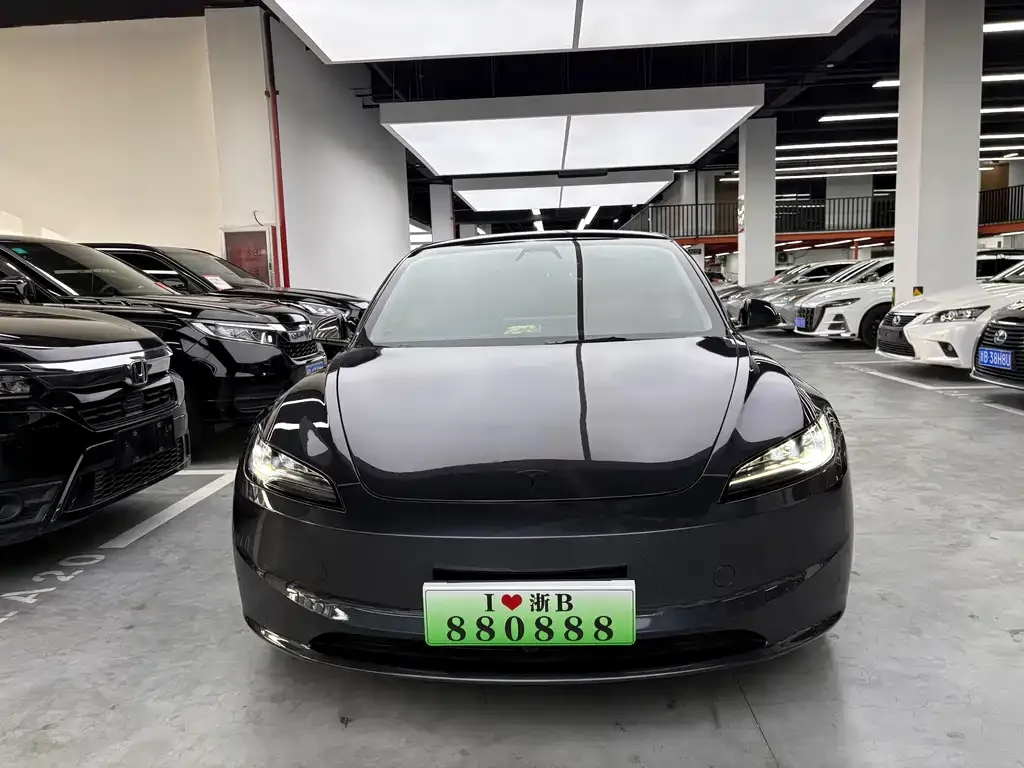 Tesla Model 3 — фото 3