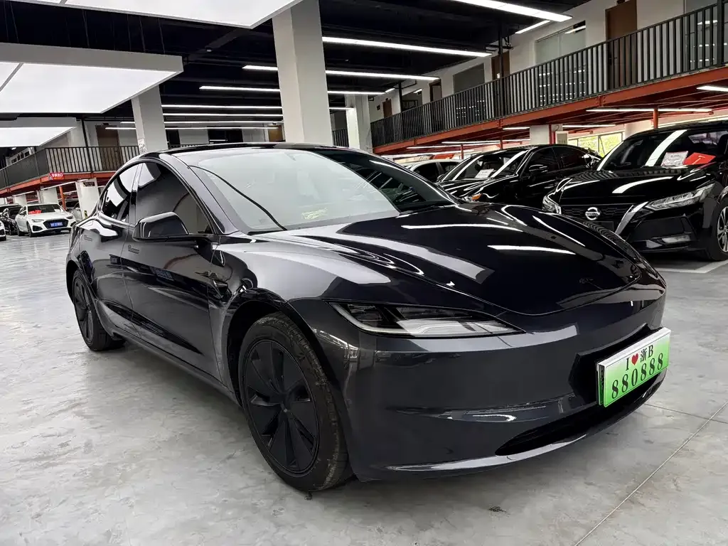 Tesla Model 3 — фото 9
