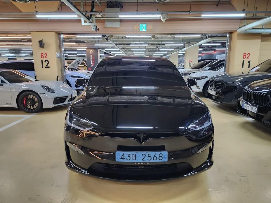 Tesla Model X — фото 1