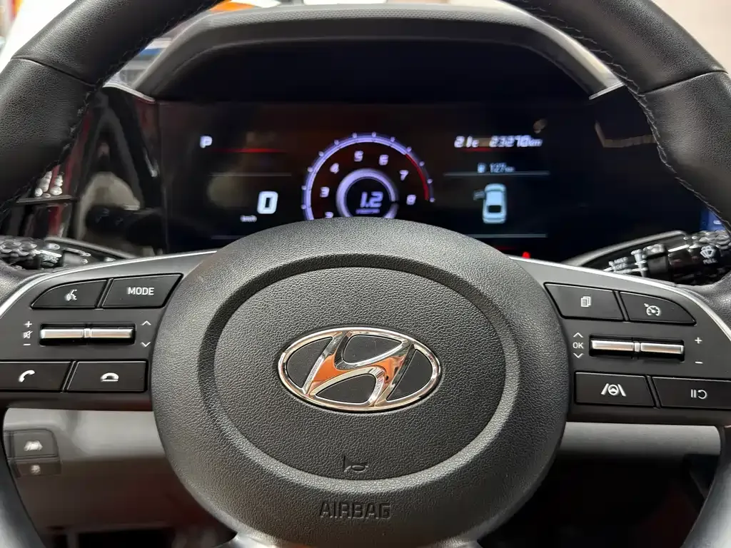 Hyundai Elantra — фото 10