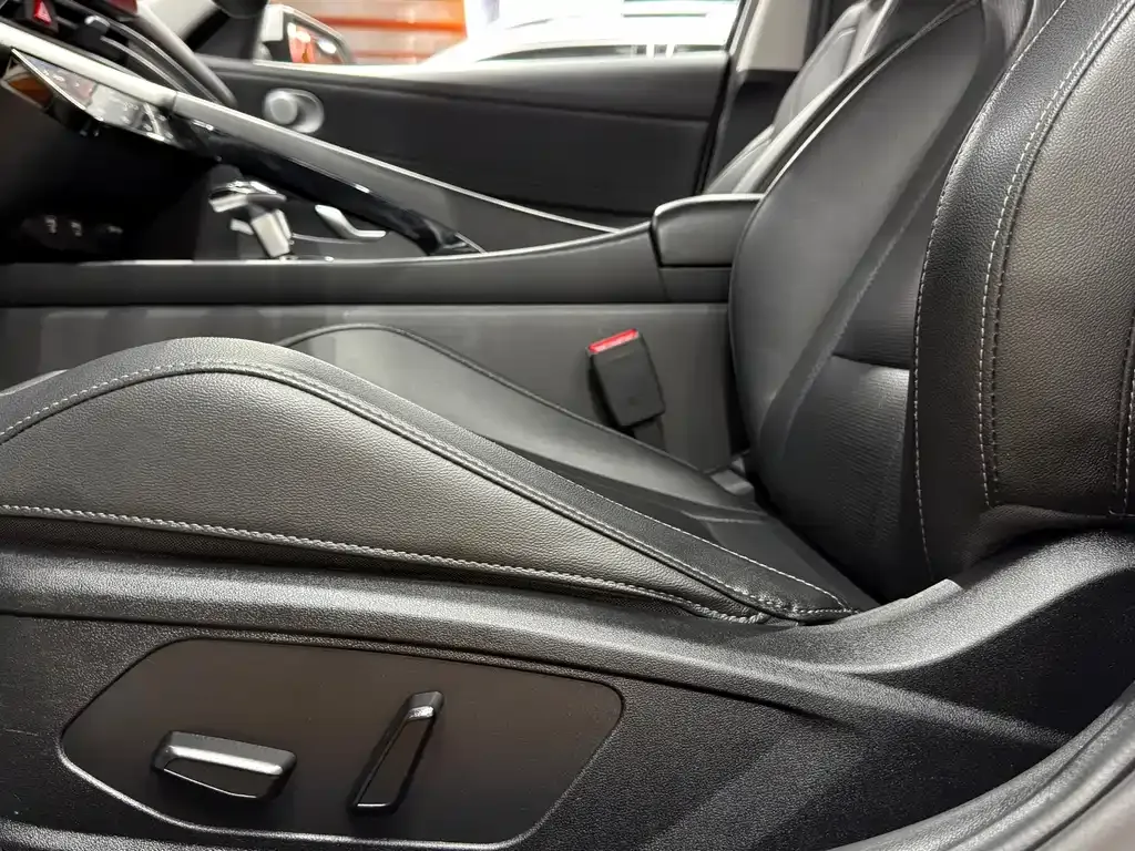 Hyundai Elantra — фото 9