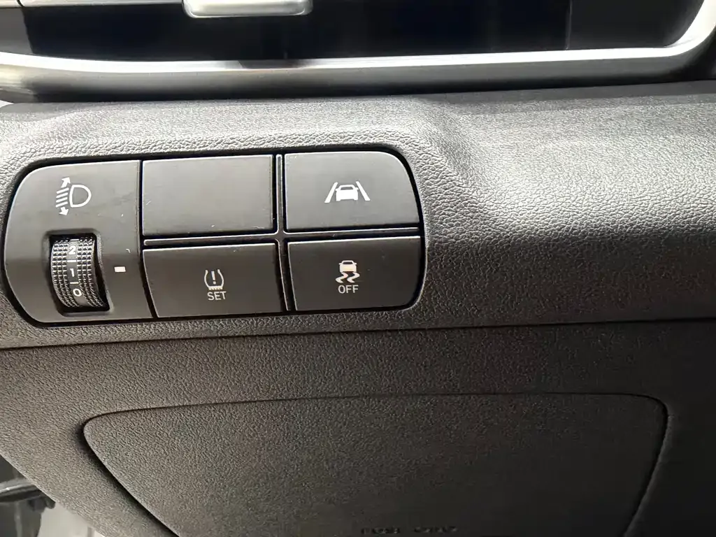 Hyundai Elantra — фото 8
