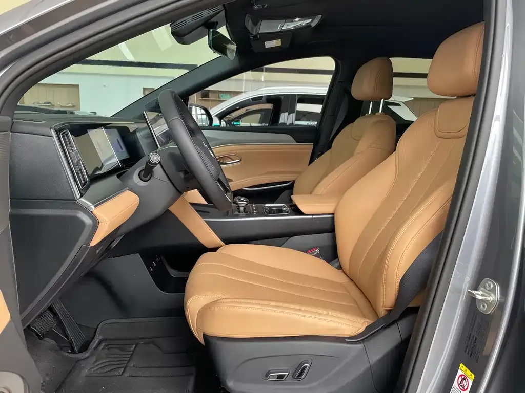 BYD L DM-i — фото 4