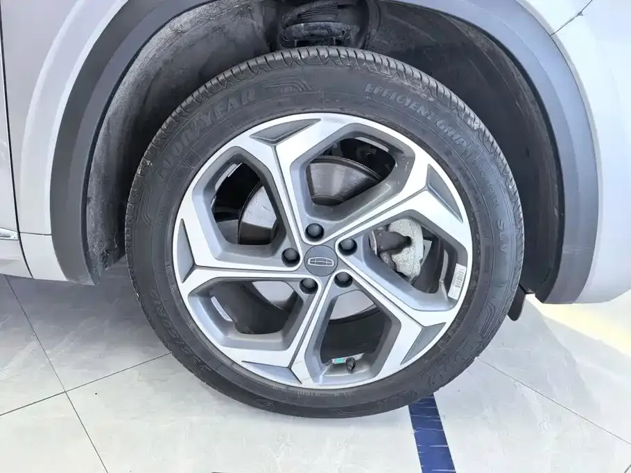 Geely Xingyue L — фото 10