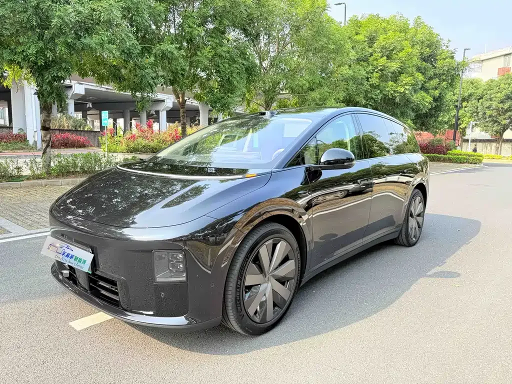 Li Auto Li i8 — фото 1