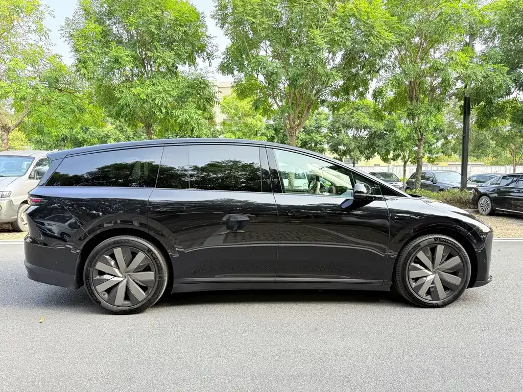 Li Auto Li i8 — фото 10