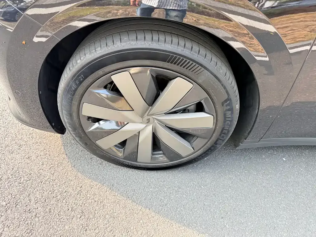 Li Auto Li i8 — фото 3