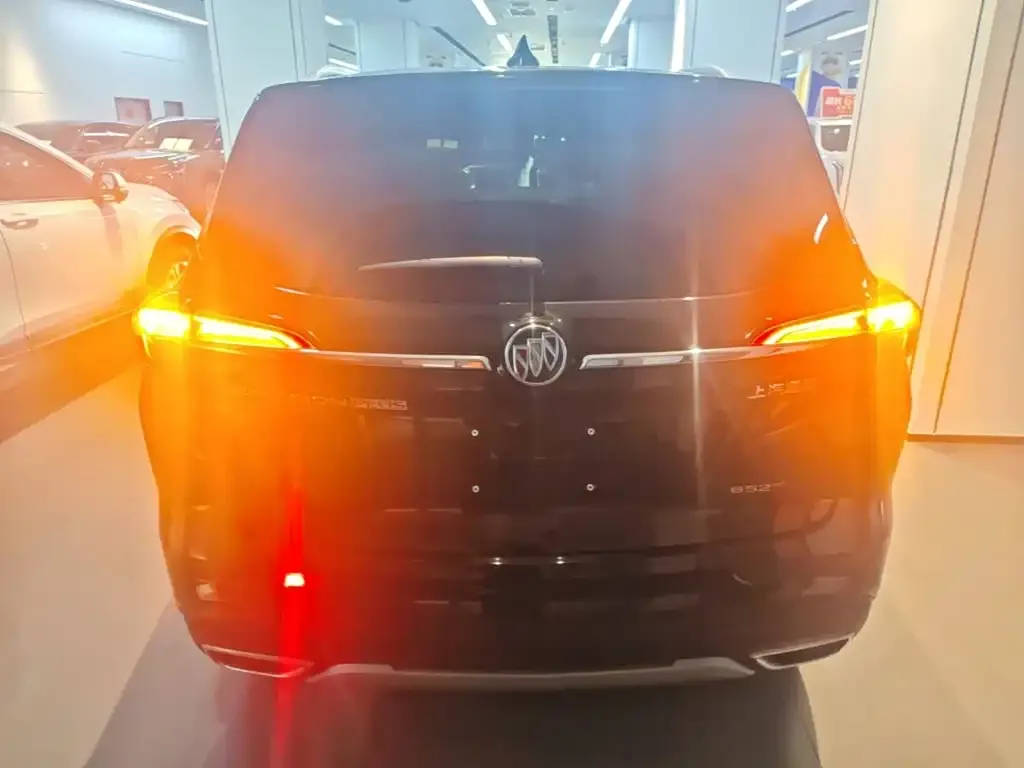 Buick Envision Plus — фото 3