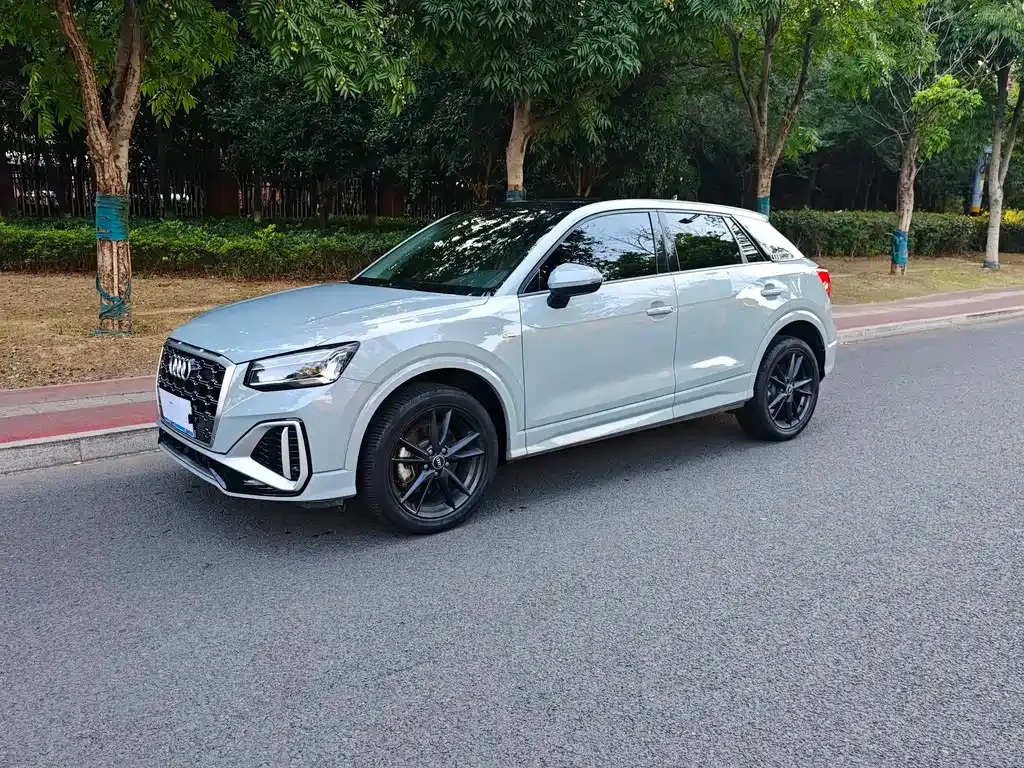 Audi Q2L — фото 1