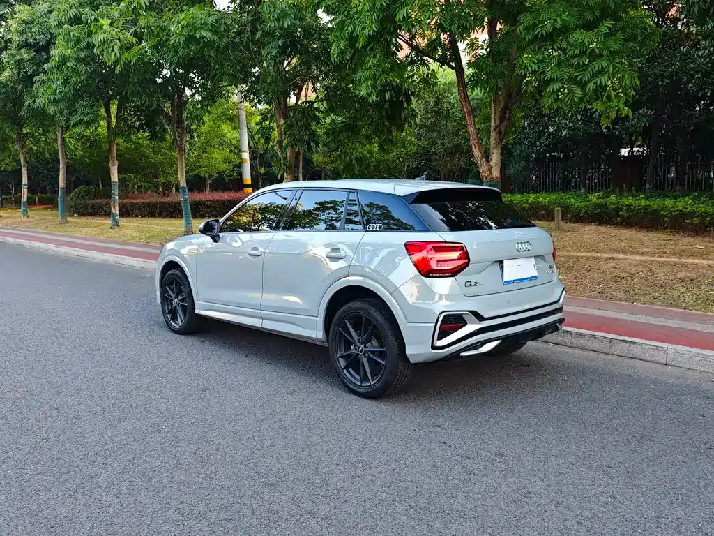Audi Q2L — фото 10