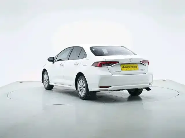 Toyota Corolla — фото 3