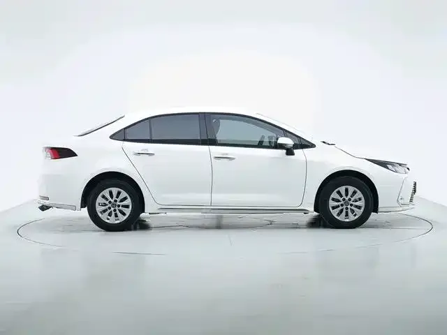 Toyota Corolla — фото 7