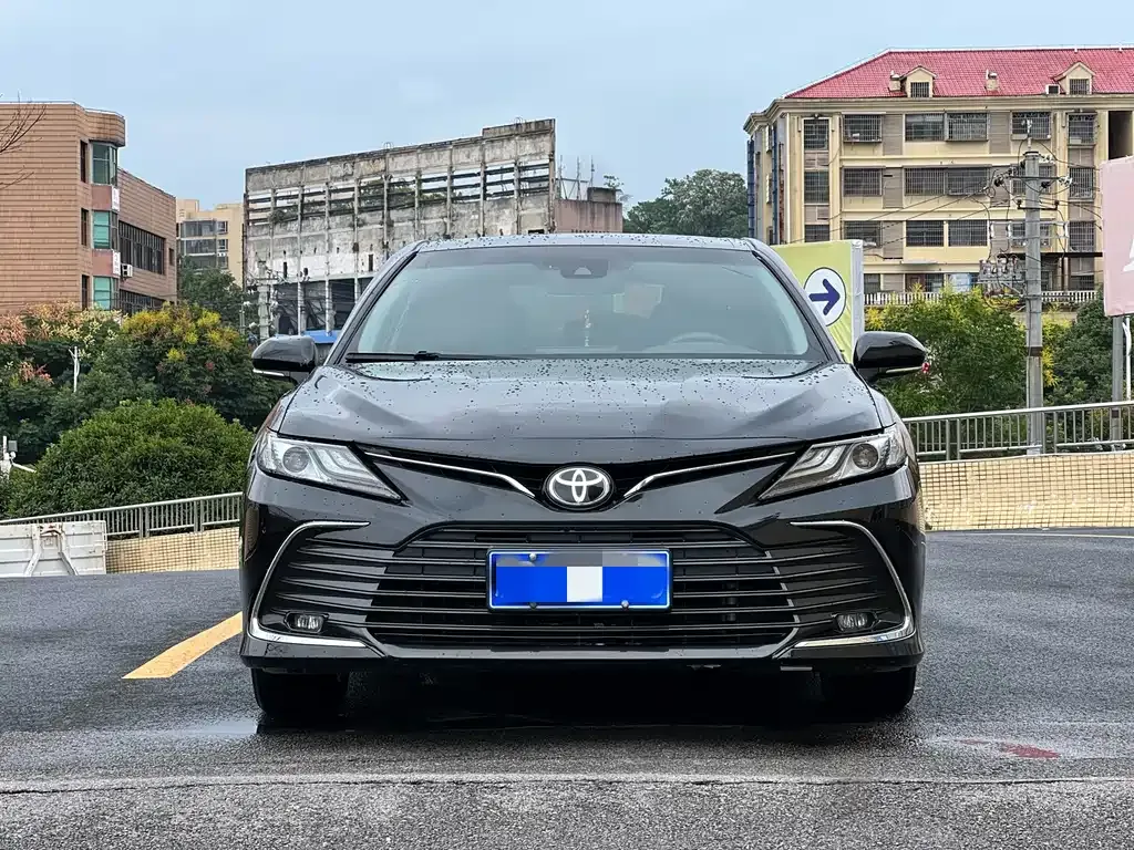 Toyota Camry — фото 10