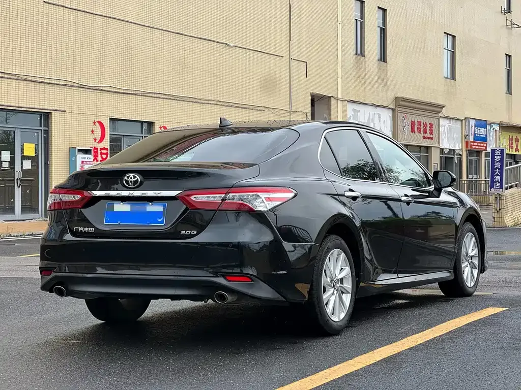 Toyota Camry — фото 7