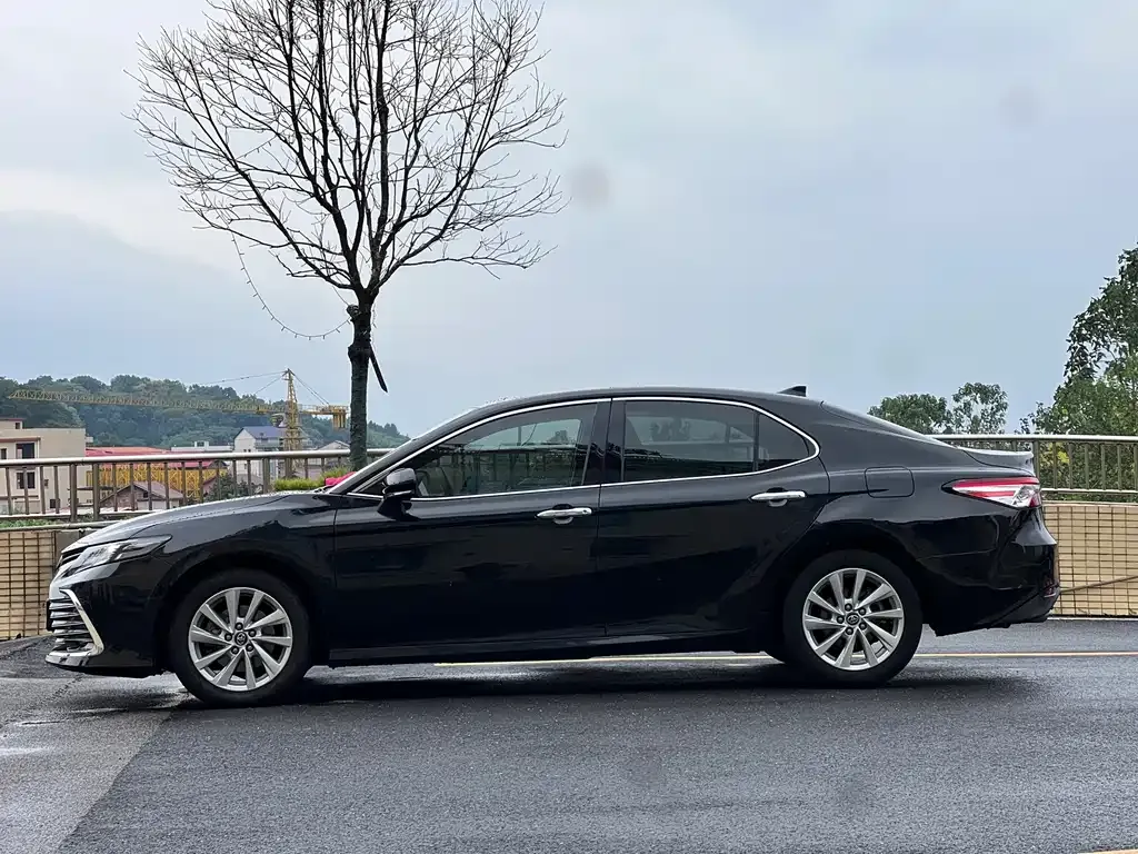 Toyota Camry — фото 4