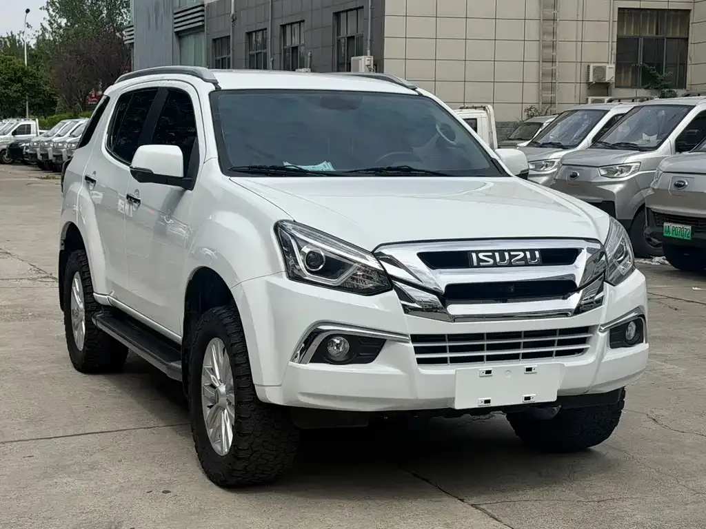 Isuzu MU-X — фото 4