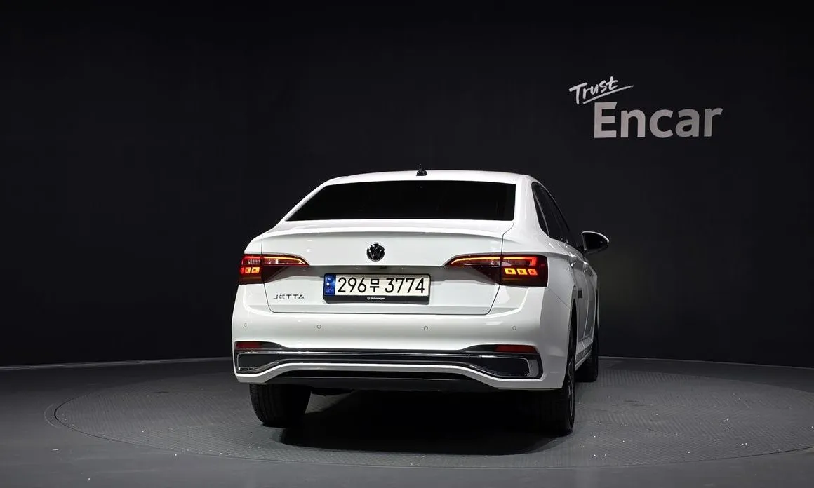 Volkswagen Jetta — фото 2
