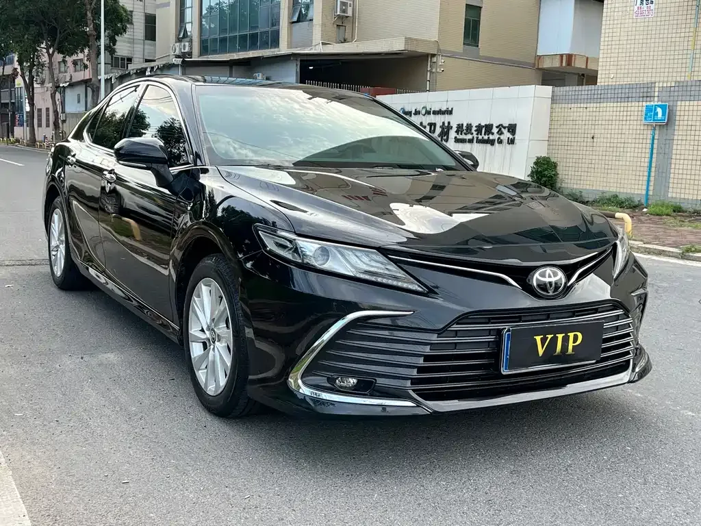 Toyota Camry — фото 3