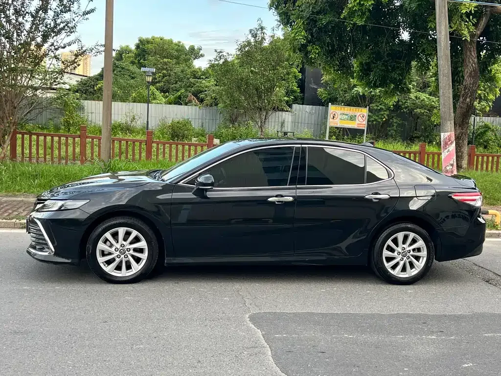 Toyota Camry — фото 9