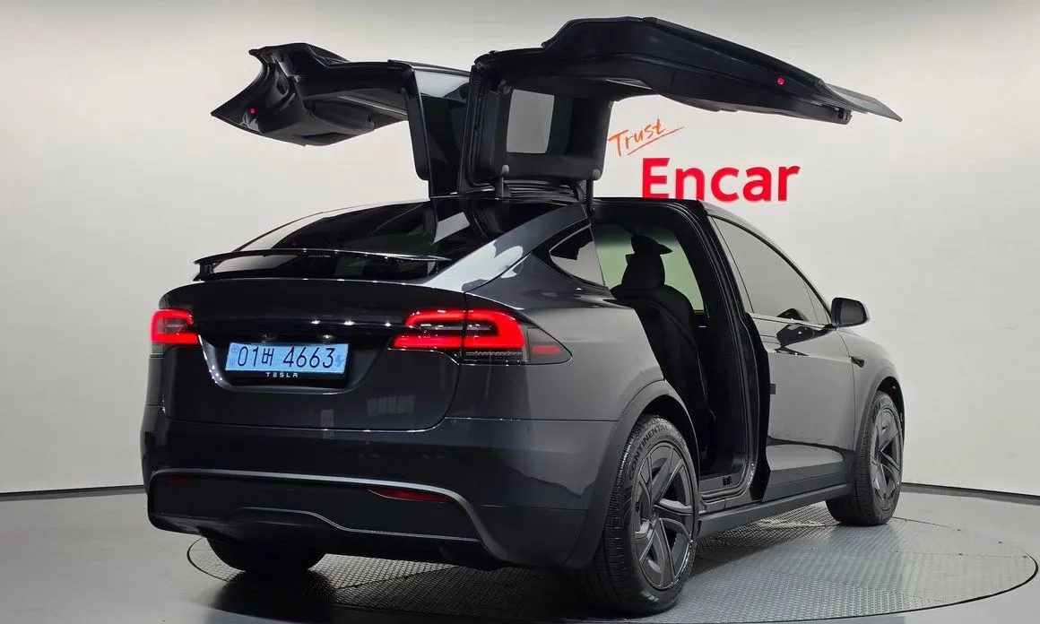 Tesla Model X — фото 7