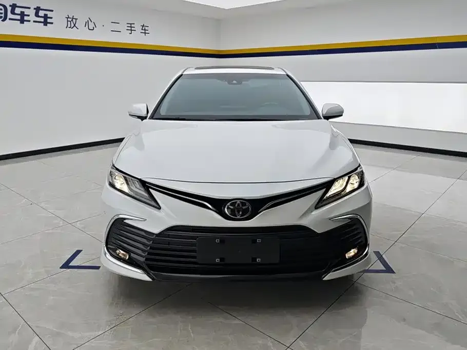Toyota Camry — фото 9