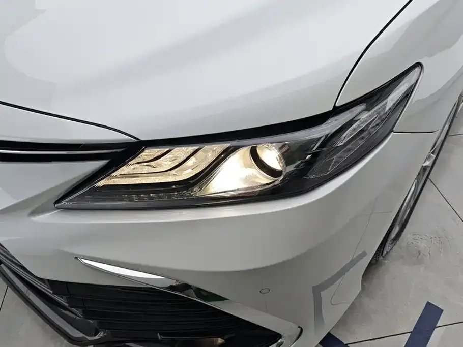 Toyota Camry — фото 4