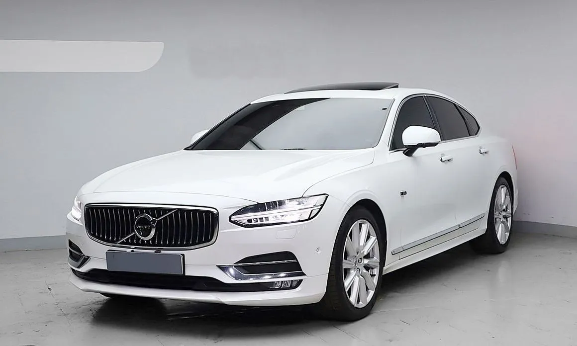 Volvo S60 — фото 1