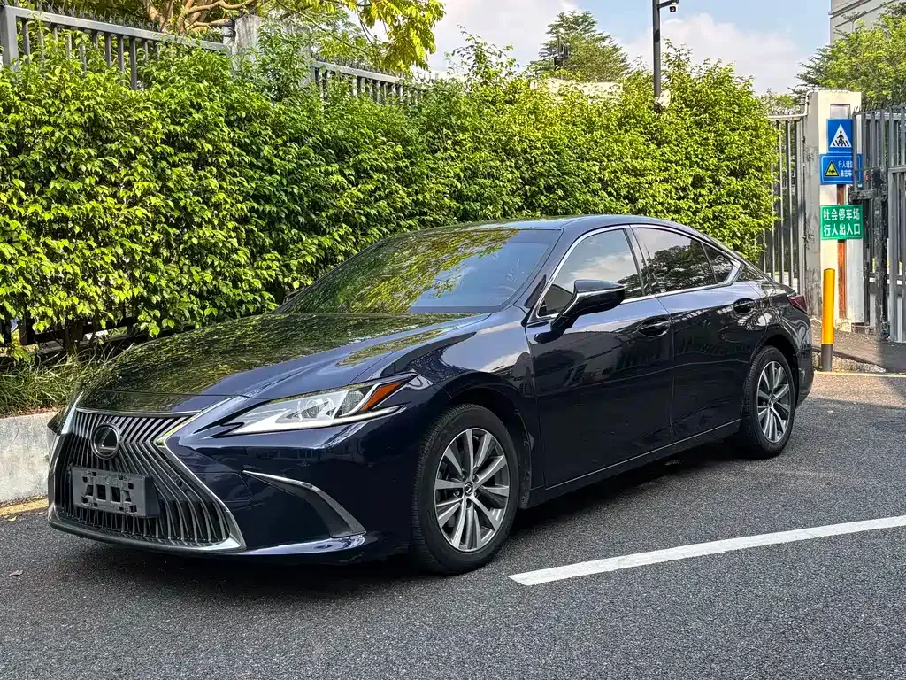 Lexus ES — фото 1