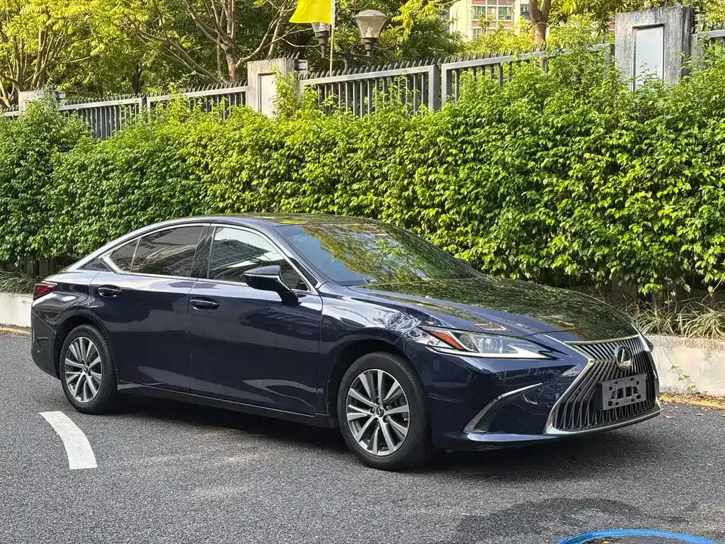 Lexus ES — фото 6