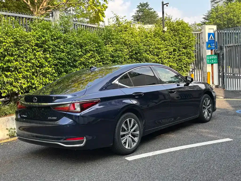 Lexus ES — фото 8