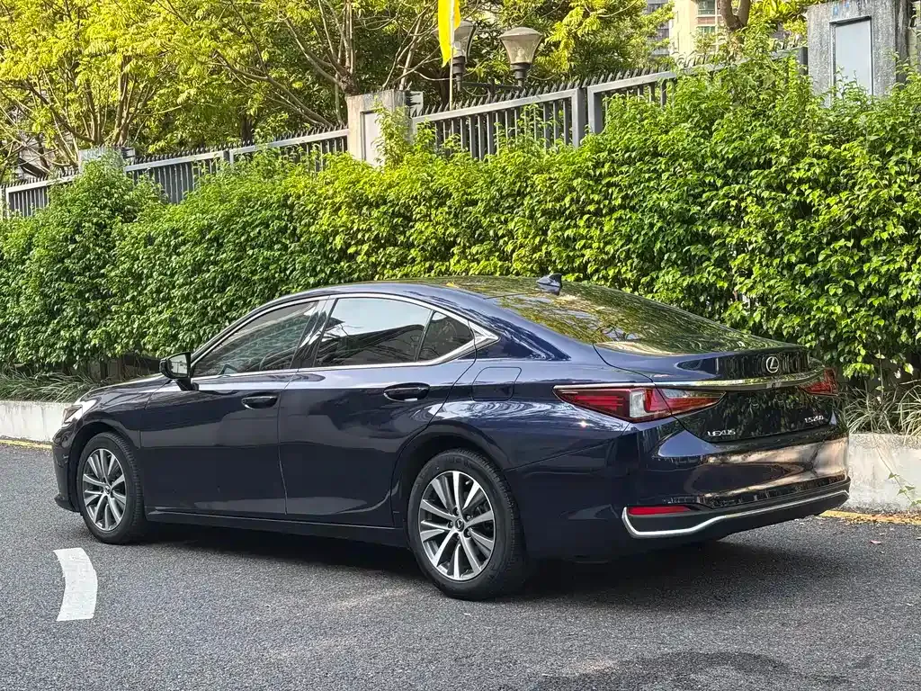 Lexus ES — фото 9
