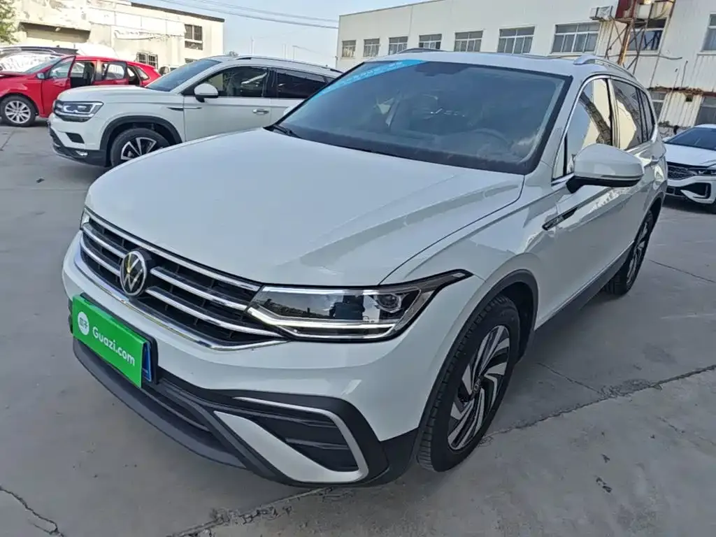 Volkswagen Tiguan L — фото 1