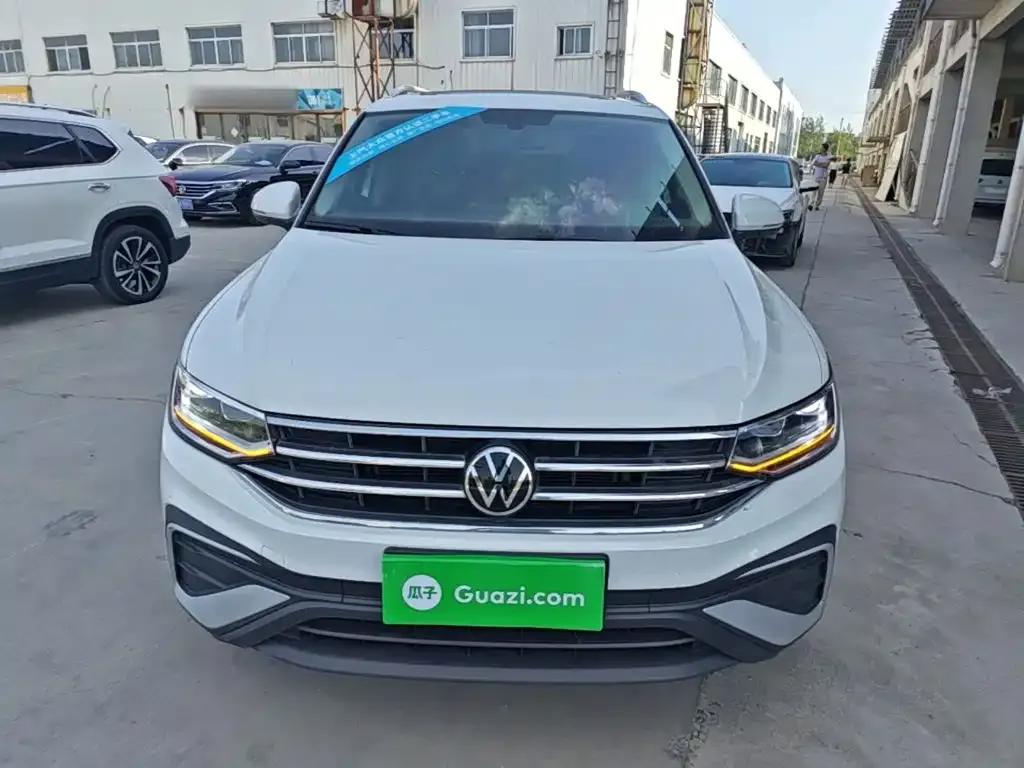 Volkswagen Tiguan L — фото 4