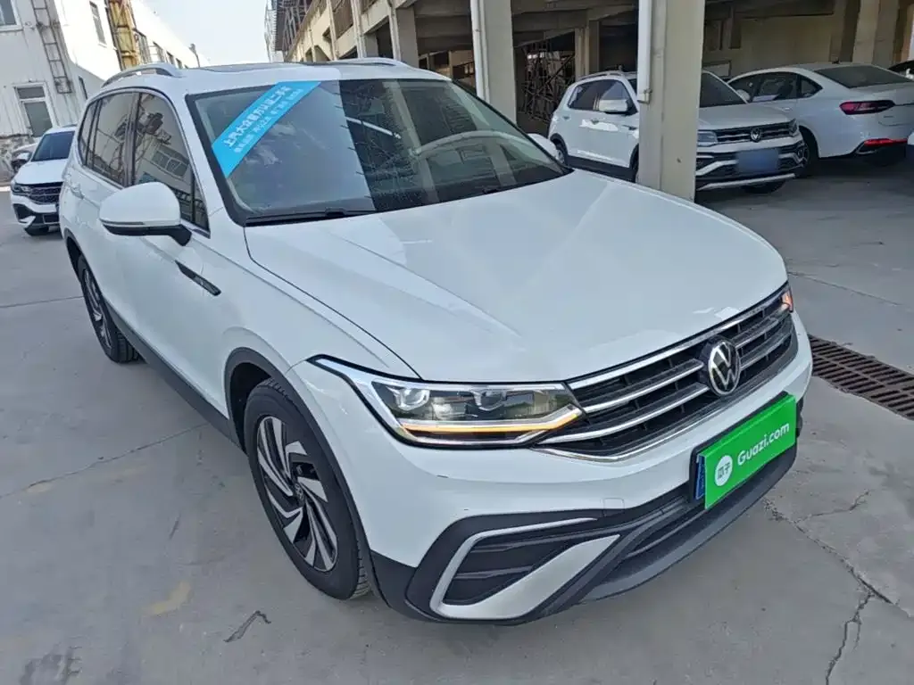 Volkswagen Tiguan L — фото 10
