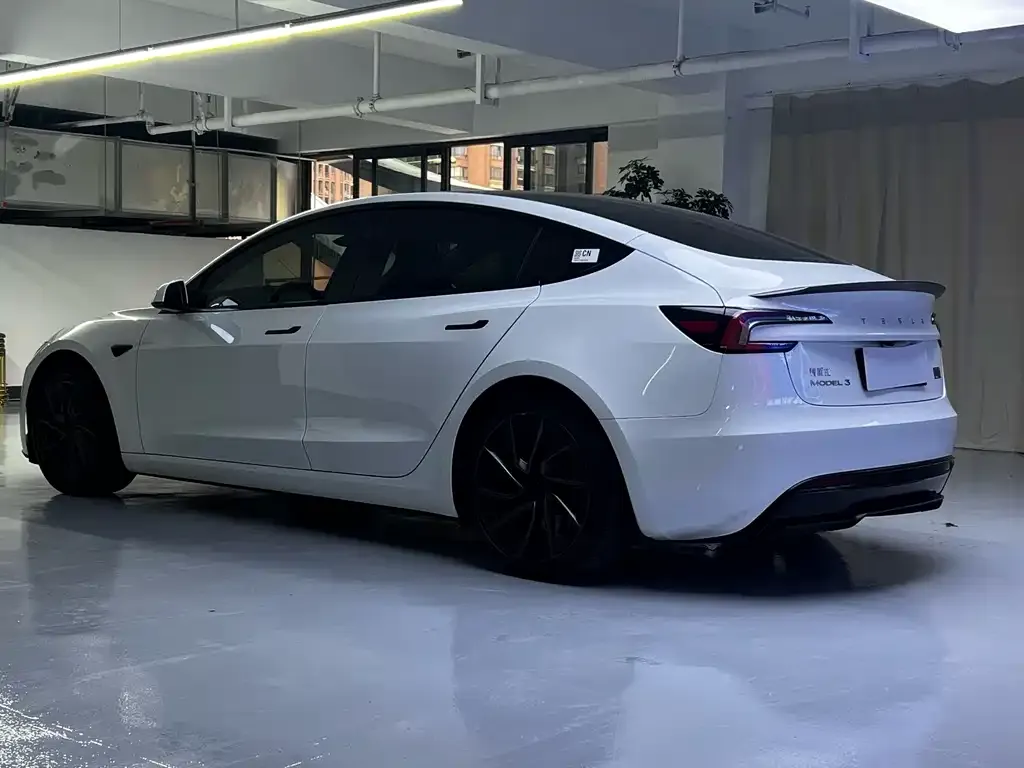 Tesla Model 3 — фото 4