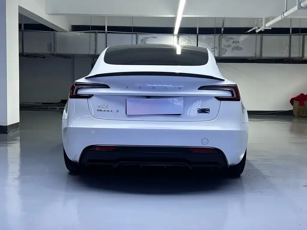 Tesla Model 3 — фото 2