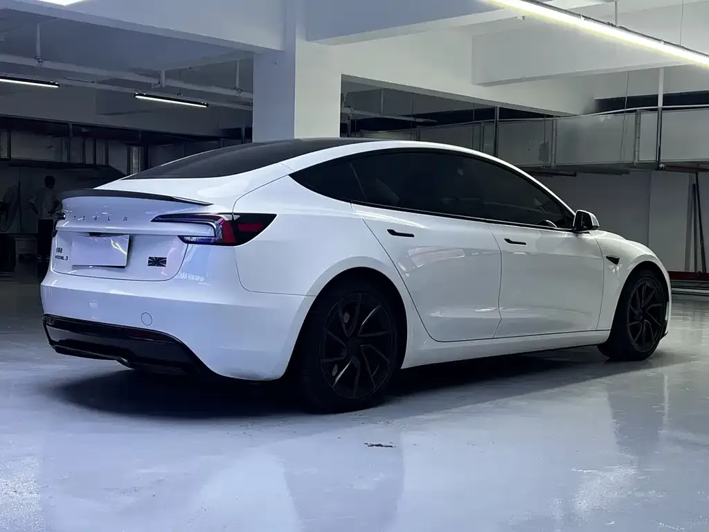 Tesla Model 3 — фото 6