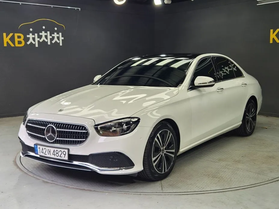 Mercedes-Benz E-Class — фото 1